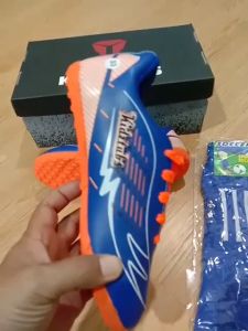 KIDZTUBS Sepatu Futsal Anak Paket Komplit Sepatu Futsal Tas Skin Deker Kaos Kaki Usia 6-10 Tahun Size 28 29 30 31 32 33 34 35 36 37 KDZ1338011825