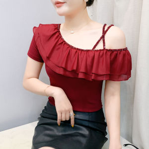 Màu đen phía trên hở vai gợi cảm yimei cho phụ nữ vào mùa hè năm 2025 nổi bật với các cạnh xù và áo sơ mi ngắn tay cổ chữ V nghiêng với hạt gắn móng