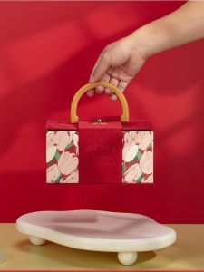 Tulip Flannel Satchel Cosmetic Case Hand Gift Box Birthday Gift Anniversary Gift Business Ceremony French Box