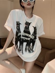 เสื้อยืดแขนสั้นพิมพ์ลายผ้าฝ้ายบริสุทธิ์สําหรับผู้หญิงหลวมพอดีความยาวกลางยาวความยาวฤดูร้อนการออกแบบความรู้สึกสไตล์เสื้อผ้าทํางาน