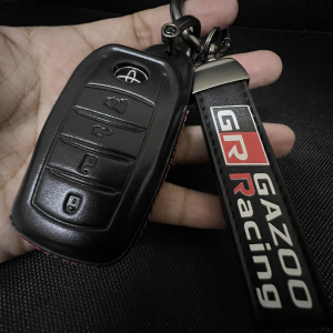 เคสหนังรีโมทรถ Toyota Fortuner Leader แบบ 4 ปุ่ม กระบวนการการดาวน์โลหะ พร้อมพวงกุญแจคล้องหูกางเกงหัว 360 องศา