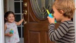 HT handy talky walkie talkie mainan untuk anak-anak berisi 2pcs walky talky kerja untuk 1-3KM
