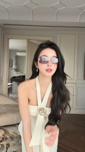 Set Khiết Style áo quây đính charm hoa hồng ánh vàng phối quần ống suông phong cách sang chảnh KS344