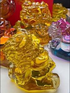 已开光 招财 黄琉璃麒麟吞金兽玄关开业乔迁礼品招财摆件客厅家居装饰琉璃礼物 Zhaocai Yellow Glass Qilin Swallow Gold Beast Porch Opening Housewarming Gift Zhaocai Decoration Living Room Home Decoration Glass Gift