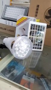 Đèn sạc năng lượng mặt trời di động