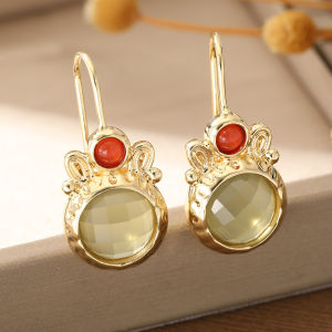 Exquisite Wind-Carved Flower Double-Color Artificial Gemstone Earrings Made of Copper Suitable for Ladies as Wedding Pendants.