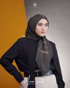 Mano scarf by Nadheera Luxury