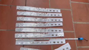 Logo chữ nổi LAND CRUISER mạ crome cao cấp dán nắp Cabo hoặc phía sau xe Land Cruiser