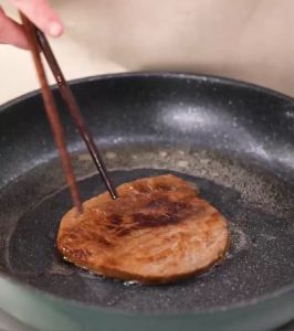 คิ้นซื้อที่คีบปากแบน ที่จิ้มเนื้อ ที่ตีไข่ 24 ชุด ตะกร้อผสมอาหาร ที่คีบ อุปกรณ์ทำอาหาร ที่คีบบาร์บีคิว ที่หนีบ ที่คีบอเนกประสงค์ ที่คีบอาหารสแตนเลส