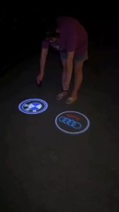 Lampu Pintu Mobil Logo LED Karakter BATMAN Isi 2pcs Otomatis Proyektor Nyala Saat Pintu Terbuka OO