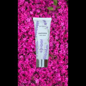 Kem dưỡng da tay LUCOTIYA LAVENDER HAND CREAM làm mềm làm dịu dưỡng ẩm giảm nếp nhăn trẻ hóa da tay 50g của Mỹ