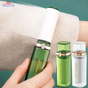 ลูกกลิ้งผ้าสำลีขนาดเล็กแบบพกพาที่กำจัดขนม้วนกระดาษแบบพกพาลูกกลิ้งผ้าสำลีเหนียวอุปกรณ์ทำความสะอาดเสื้อผ้าสำหรับสัตว์เลี้ยงชุดประดับตกแต่งทรงผมลิปสติกที่มีฝุ่นเครื่องปัดน้ำฝน