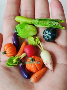 โมเดลผักถั่วเหลืองขนาดเล็กสำหรับบ้านพอดีตัว 12 ชิ้น โมเดลการ์ตูน 3 มิติ อุปกรณ์ตกแต่งห้องเล่นของเล่น