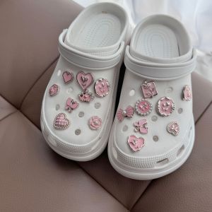 16ชิ้นสีชมพู Crocs Jibbitz เสน่ห์ถอดรองเท้ากระดุมเพชรประดับมุกตกแต่งหัวเข็มขัดรองเท้าสำหรับ Crocs