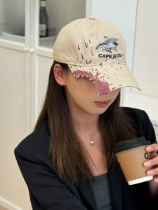 หมวกเบสบอลปักลายฉลามสำหรับทั้งชายและหญิง หมวกทรงปากเป็ดทำจากผ้าฝ้าย ทรงปากเป็ดโค้ง ทรงปากเป็ดแบน หมวกทรงกลม