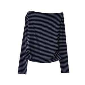 AIYAZHE | เสื้อยืดแขนยาวสีเทาลายทางไหล่เดียวสำหรับผู้หญิง ทรงสลิมฟิต โชว์ไหล่ แฟชั่นฤดูใบไม้ร่วง 2025 เสื้อผ้าทำงานสไตล์เกาหลี