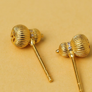 Chow Sang Sang 周生生 999 Gold Cultural Blessings Diamond Gourd Earrings for Women 95994E