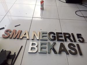 Hurup dan Nomor rumah Stainles spon 15cm