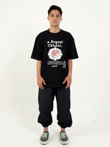 Moutley Kaos Pria Lengan Pendek Oversized Fit Katun 16s a Moment Catcher OL-050125