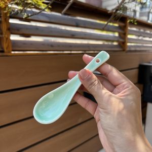 Elegant Ceramic Spoon High-end Porcelain Soup Spoon for Home Use Personal Specialty Gravy Spoon Porridge Drinking Spoon