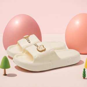 รองเท้าแตะส้นหนาลายการ์ตูนสำหรับผู้หญิงในช่วงฤดูร้อน รองเท้าแตะแบบสวมสำหรับในบ้านและห้องน้ำ รองเท้าแตะแบบสวมส้นแบน EVA สวมใส่สบาย