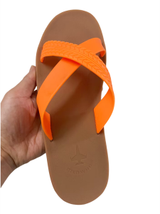 รองเท้าแตะยางกันลื่นพื้นแข็งสำหรับผู้ชาย 2024 รองเท้าแตะพื้นหนา ระบายอากาศได้ดี รองเท้าแตะแบบสวมสบายสำหรับกลางแจ้งในช่วงฤดูร้อน