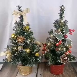 Pohon Natal Mini Dengan Lampu Dan Hiasan Untuk Dekorasi Natal