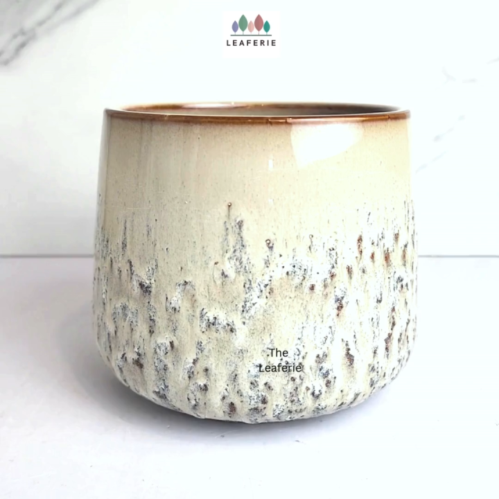 The Leaferie Eggum plant pots. Ceramic flowerpot . flowerpots . flower pot . planter . planters