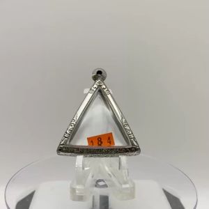 184 ตลับพระ กรอบพระสแตนเลสลายไทย พิมพ์นางพญาฐานหมอน หรือพิมพ์ใกล้เคียง ขนาดวงใน 3.4*3.4 ซม. ขนาดใส่สวย 3.1*3.1 ซม. หรือขนาดพระที่ใกล้เคียง