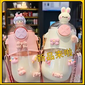 630ml ขวดน้ำสำหรับเด็กพร้อมหลอดถ้วยมีสายคล้องพกพาได้ถ้วยน้ำดื่มลายหมีพาดเฉียงสำหรับนักเรียนL-9017A