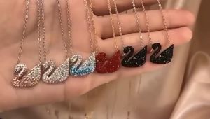 Swarovski สร้อยคอหงส์เงินแท้พร้อมกล่องและอุปกรณ์มีหลายรุ่นให้เลือก