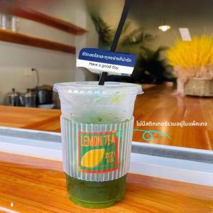 แก้วกาแฟพลาสติกใช้แล้วทิ้งพร้อมถุงกันลื่นใสสำหรับเครื่องดื่มเย็น แก้วขนุนขายส่งที่จัดส่งได้จากจีนแผ่นดินใหญ่