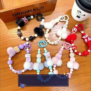 สร้อยข้อมือลูกปัดกราฟฟิตี สายคล้องลูกปัดสีลูกกวาด คลิปโซ่คู่ ทันสมัยและทันสมัย สายรัดโทรศัพท์มือถือ โซ่ลูกปัดสำหรับโทรศัพท์ Y2K พวงกุญแจลูกกำมะหยี่ เสน่ห์ของกระเป๋า