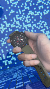 SEEKEN Gravity Xtrek Smartwatch - New Rugged GPS Long Battery Amoled 5 ATM Water Resistant Bluetooth Multi-OS Compatible Black & Army Green