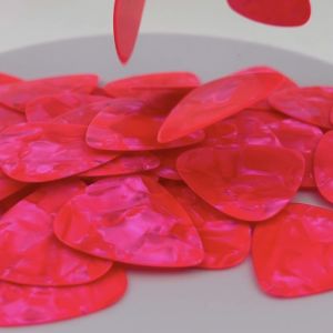 ปิ๊กกีตาร์ Celluloid สีชมพูมุก | 10 ชิ้น | 0.46 / 0.71 / 1.0 มม. | เขียน-พิมพ์-เลเซอร์ได้ | น่ารักสะดุดตา