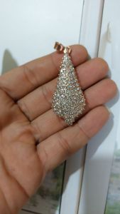 Liontin angur permata tempahan mirip  seperti asli