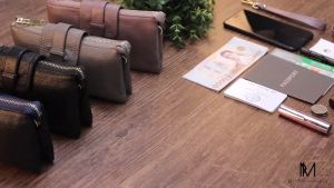 Chain CH - กระเป๋าสตางค์แบบยาว พร้อมสายสะพาย ชุดวัสดุที่ฉันทำจากหนังวัว รุ่น Chain