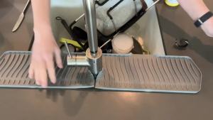 24/29.5inch Kitchen Sink Splash GuardSilicone Draining Mat for SinkSink Protectors for Kitchen Sink Mat Splash Guard Kitchen