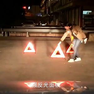 (Stock clearance) Car Warning Safety Road Sign Emergency Reflective Triangle Fordable Kit Board Hazard Mark Segi Tiga Kecemasan