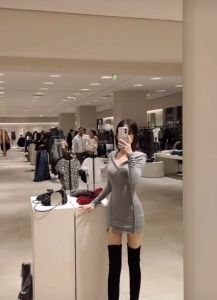 มินิเดรสมีฮู้ด แขนยาว ผ้าฟลีซ สีพื้น คอวี อกเย็บ2ชั้น ผ้าฟลีซหนานุ่ม ให้ความอบอุ่น ทรงเข้ารูป Dress ใส่ไปเที่ยว #9149