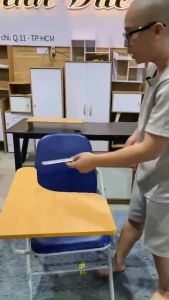 Ghế xếp liền bàn chất liệu bọc da mềm chân sơn tĩnh điện. Gấp gọn tiện lợi dễ dàng di chuyển