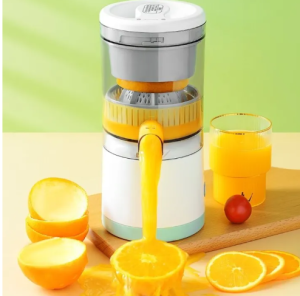 Juicer 500 ML Mini Portable Electric Blender Juice Residue Separation Juice Machine Wireless USB Charging Port Multifunctional Household or Outdoors  Juicer