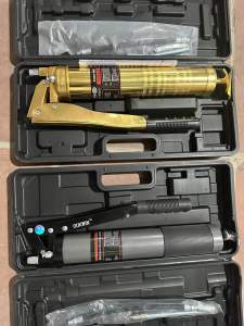 Bơm mỡ 2 ty 900cc hoặc 600cc tặng kèm 2 vòi bơm mỡ