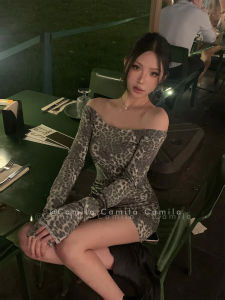 เสื้อยืดคอกลมแขนยาวเปิดหลังลายเสือดาว ชุดเดรสสั้นผู้หญิง ฤดูใบไม้ร่วง 2025 แฟชั่นใหม่ แขนยาว กระโปรงสั้น ชุดเดรส