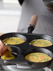 4-Cup Cast Iron Pancake Pan Non Stick Egg Cooker with Handle Crepe Pan for Breakfast Fried Egg Pancakes Steaks Hamburger