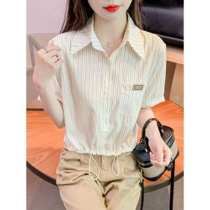 เสื้อเชิ้ตแขนสั้นลายทางสำหรับผู้หญิง ทรงหลวม ทรงปกติ ผ้าโพลีเอสเตอร์ ทรง POLO ทรงปกติ ฤดูร้อน 2025 ใหม่