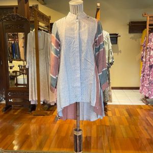 Tierra Tunik Viscos by Dian Pelangi LIMITED EDITION Blouse Baju Atasan Kemeja Blus Outfit Batik Kerja Kantor Pesta Pernikahan Kondangan Casual Formal Wanita Hijaber Cantik Anggun Modis Modern Elegan Mewah Model Terbaru Motif Batik Abstrak Kekinian
