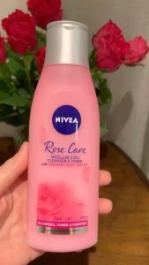 Sữa rửa mặt Nivea 2in1 & nước hoa hồng dịu nhẹ