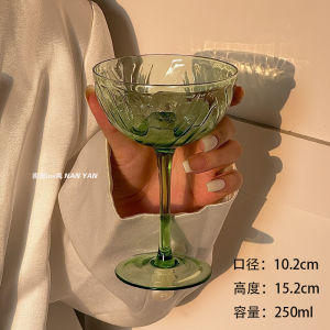 แก้วชิ้นเล็กสไตล์ย้อนยุคสีเขียวแก้วไวน์แดงแก้วไวน์ผลไม้แก้วแชมเปญแก้วเครื่องดื่มเย็นสำหรับใช้ในบ้าน ความสวยงามระดับไฮเอนด์
