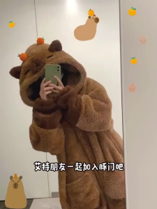 ชุดน่ารัก Capybara คาปิบาร่า ชุดคู่ มาสคอต ชุดนอน แฟนซี ตูนชุดนอน คอสเพลย อบอุ่นและหนา รักษาความอบอุ่น